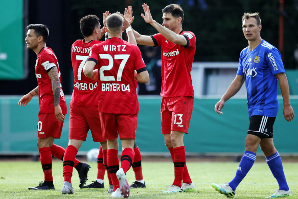 Bayer Leverkusen feierte den erwartet klaren Erfolg gegen den 1. FC Saarbrücken.