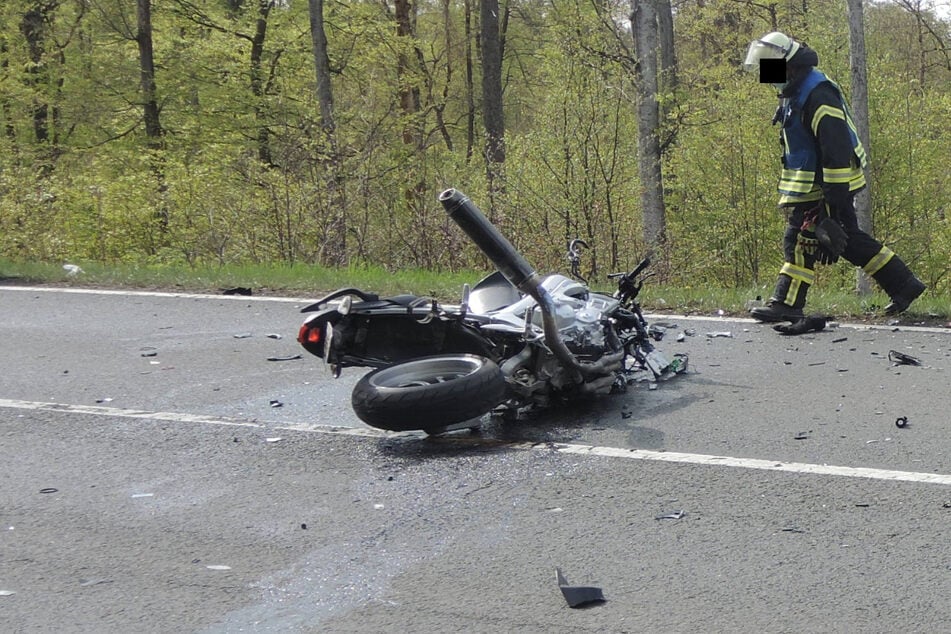In Gegenverkehr gerauscht: Zwei Tote bei tragischem Motorradunfall im Harz