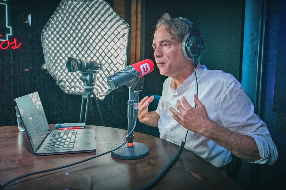 TAG24-Chefredakteur Robert Kuhne diskutiert im Podcast, wo gesunde Autorität endet und Machtmissbrauch beginnt.