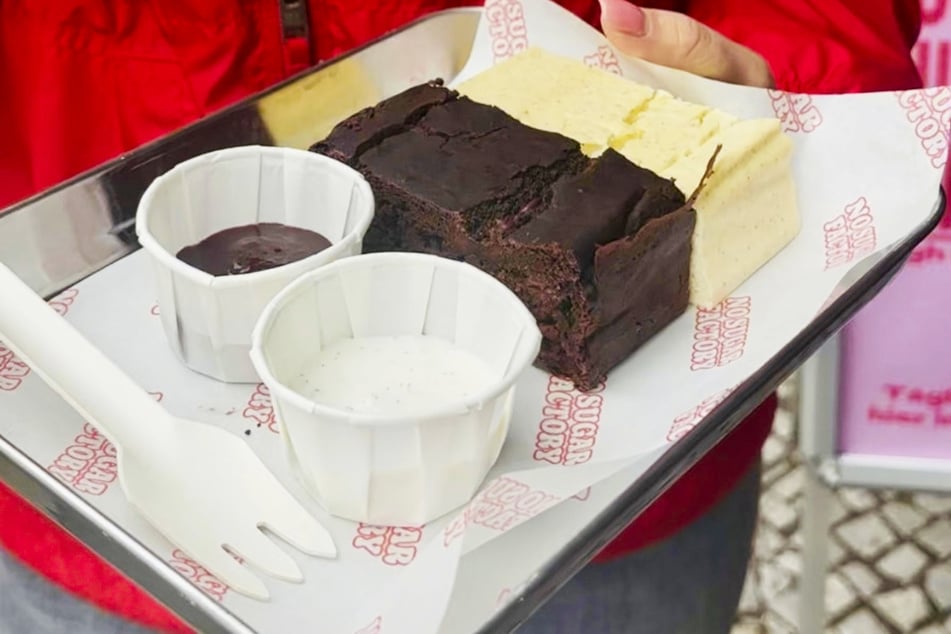 TAG24 hat den Brownie und den Cheesecake der "No Sugar Factory" getestet.