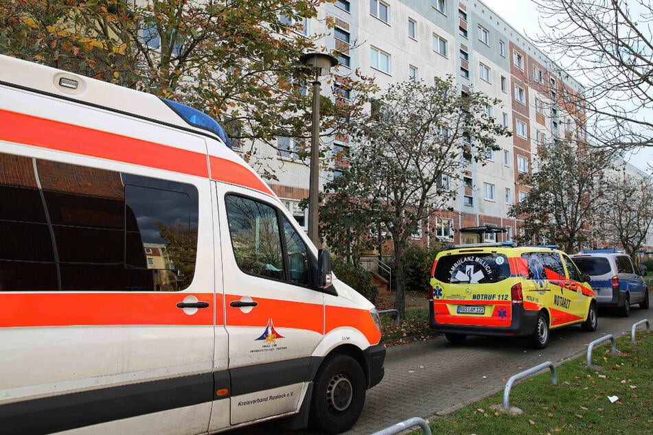 Polizei, Notarzt und Rettungswagen waren in Rostock-Dierkow im Einsatz.