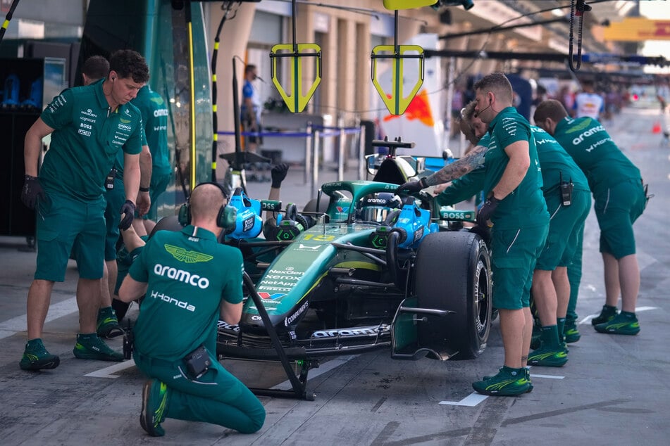 Schon bei den Testfahrten in Bahrain hatte der neue Formel1-Bolide von Aston Martin mit großen Problemen zu kämpfen.