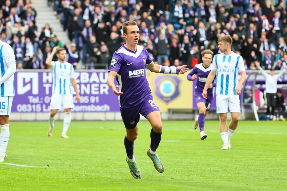 Wie immer daheim trifft Aue in Halbzeit eins: Hier jubelt Kilian Jakob (26) über seinen Treffer zum 1:0 gegen den FC Hansa. Am Ende gewann Rostock 2:1.