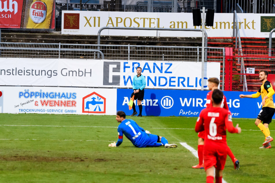 Da schlägt der Ball unterm Querbalken ein - Pascal Sohm (r.) ließ sich vor seinem zweiten Treffer nicht aus der Ruhe bringen.