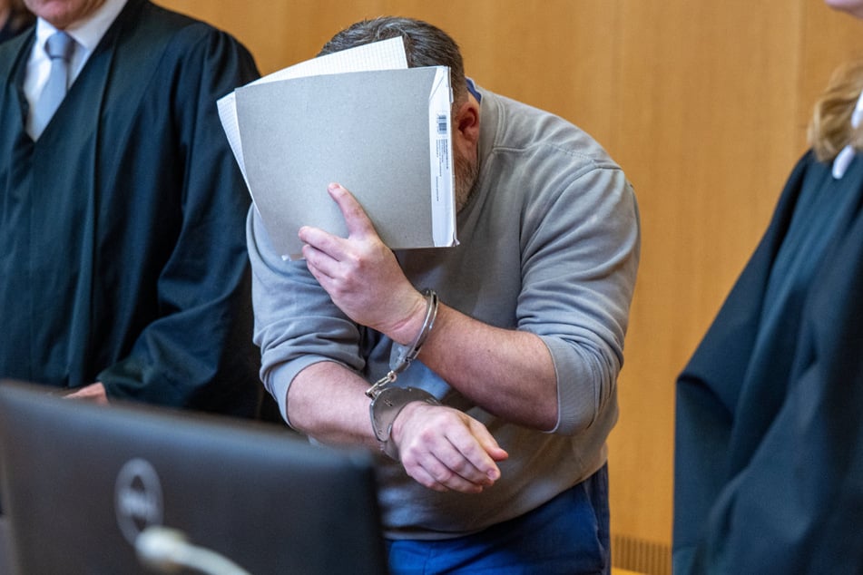 Der 45-Jährige muss für die laut Richter "katastrophale Tat" lebenslang ins Gefängnis.