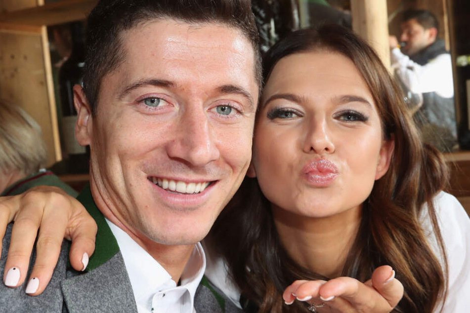 Ein glückliches Paar! Robert Lewandowski und seine Anna sind ein absolutes Traumgespann.