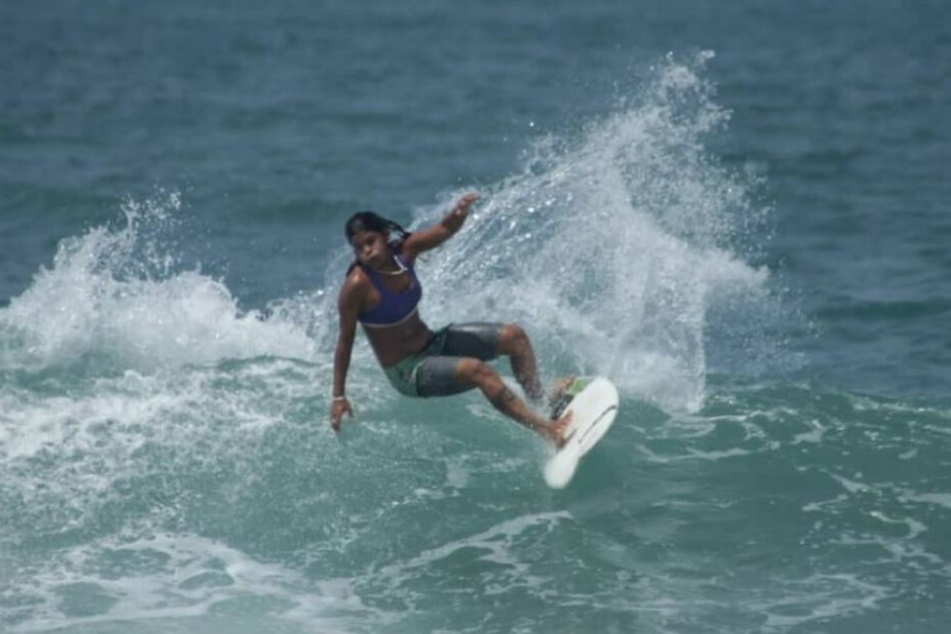Die Surferin wurde beim Training von einem Unwetter überrascht und plötzlich von einem Blitz erschlagen.