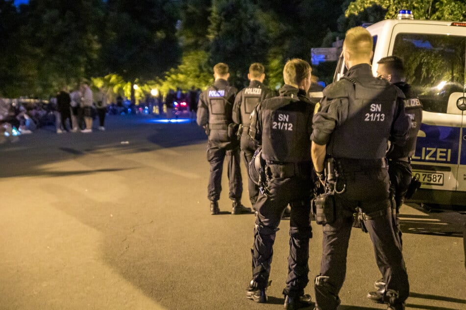 Leipzig: Wieder Krach auf der Sachsenbrücke: 19-Jähriger zusammengeschlagen und ausgeraubt!