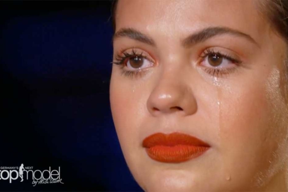 Tränenreicher Abschied: Bruna muss für viele völlig überraschen GNTM verlassen. Heidi sah bei ihr kein Potential mehr.