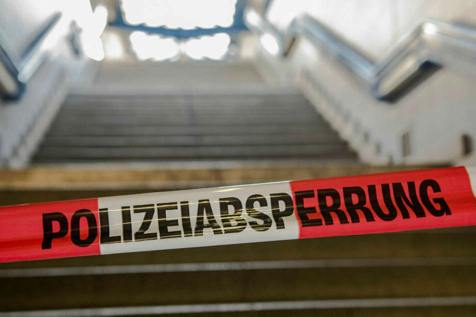 Am Bahnhof Wegeleben ist am Dienstagmorgen eine verbrannte Frau gefunden worden, die später starb. (Symbolbild)