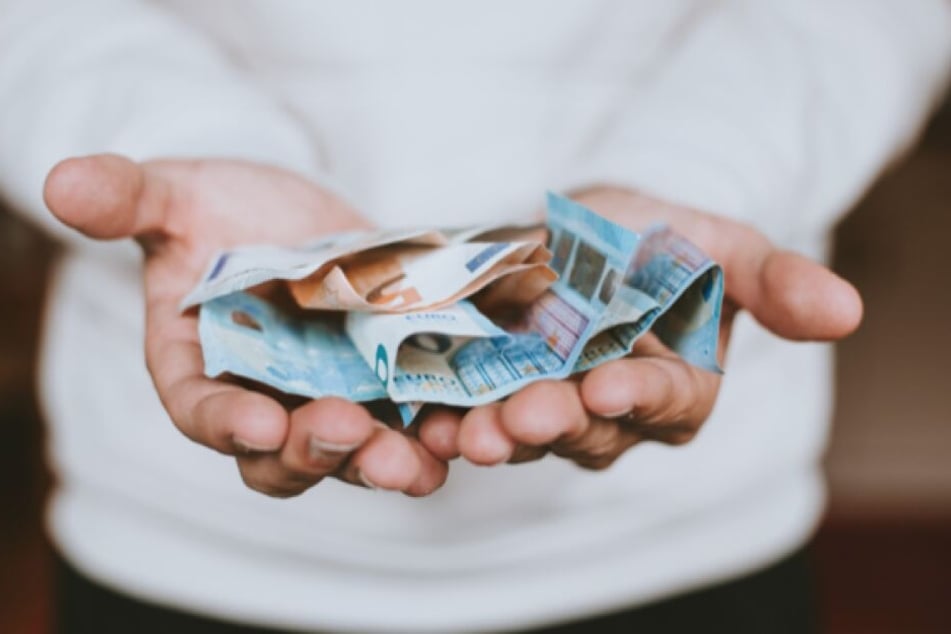Wenn dringend Geld benötigt wird, haben Betrüger leichteres Spiel. Deshalb gilt: Bei der Kreditaufnahme genau hinschauen.