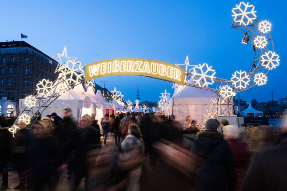 Beim "Weiterzauber" ab Jungfernstieg wird es auch nach Weihnachten noch gemütlich.