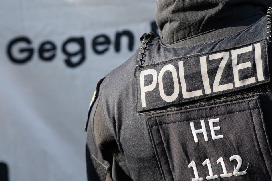 Die Chatteilnehmer sollen unter anderem Hitler-Bilder ausgetauscht haben (Symbolfoto).