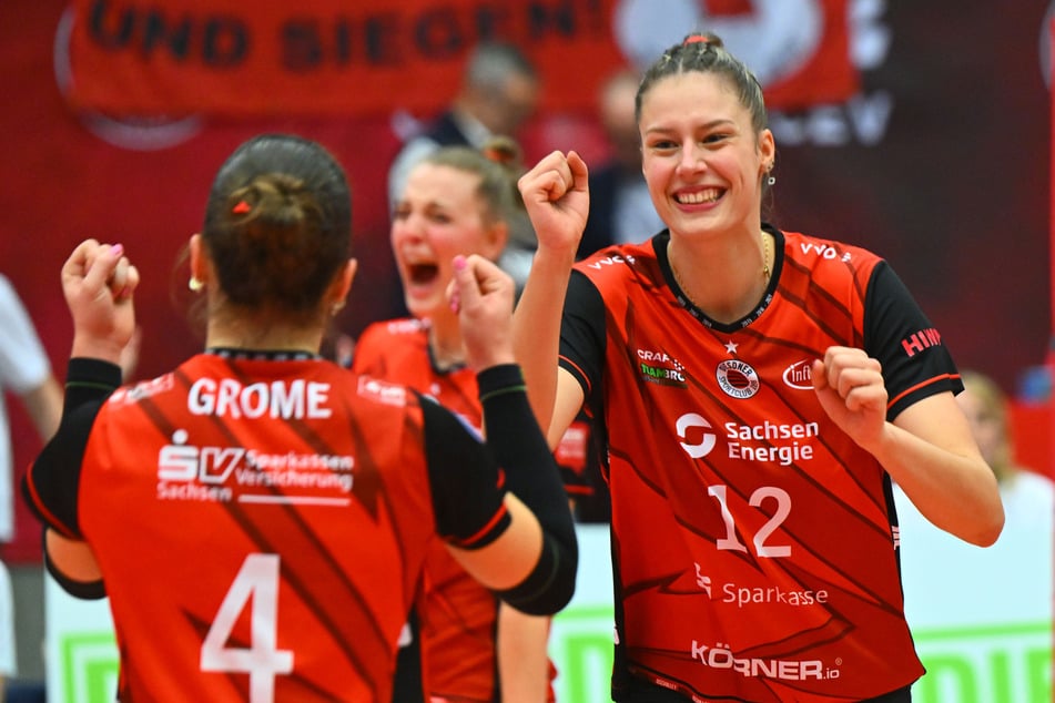 Mette Pfeffer (20, r.) war erleichtert über die zwei Punkte, die in Dresden bleiben.