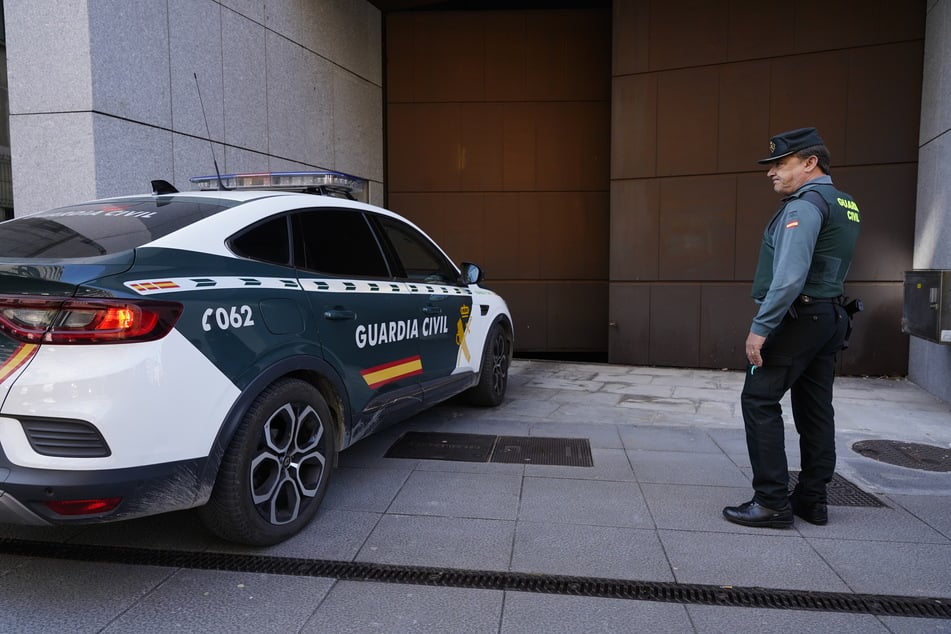 Das deutsche Ehepaar, das seine drei Kinder seit 2021 in seinem Haus eingesperrt haben soll, sitzt nun auf der Anklagebank. (Archivfoto)