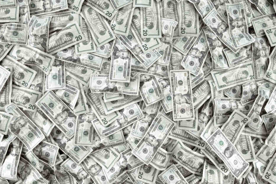 43.000 Dollar (etwa 38.500 Euro) fand der Amerikaner in dem alten Sofa. (Symbolbild)