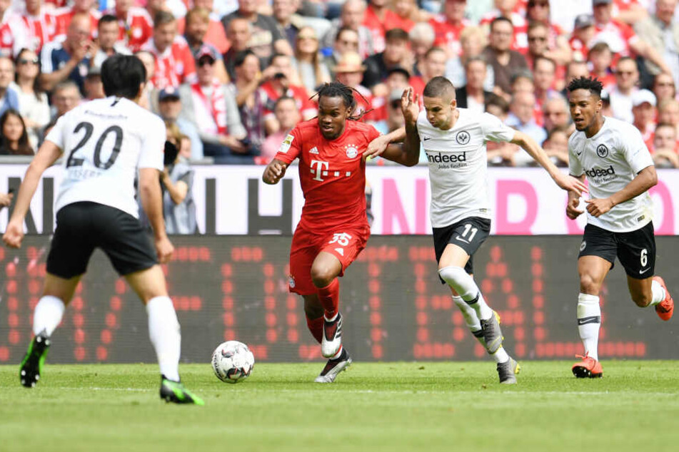 Renato Sanches (Mi.) netzte zum 3:1 für den FC Bayern ein.