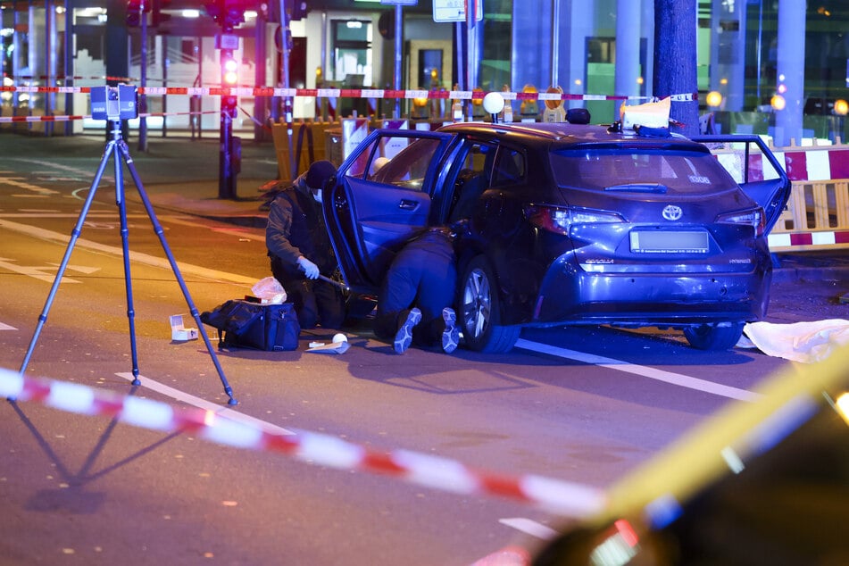 In der Düsseldorfer Innenstadt ist am späten Mittwochabend ein Mann ums Leben gekommen.