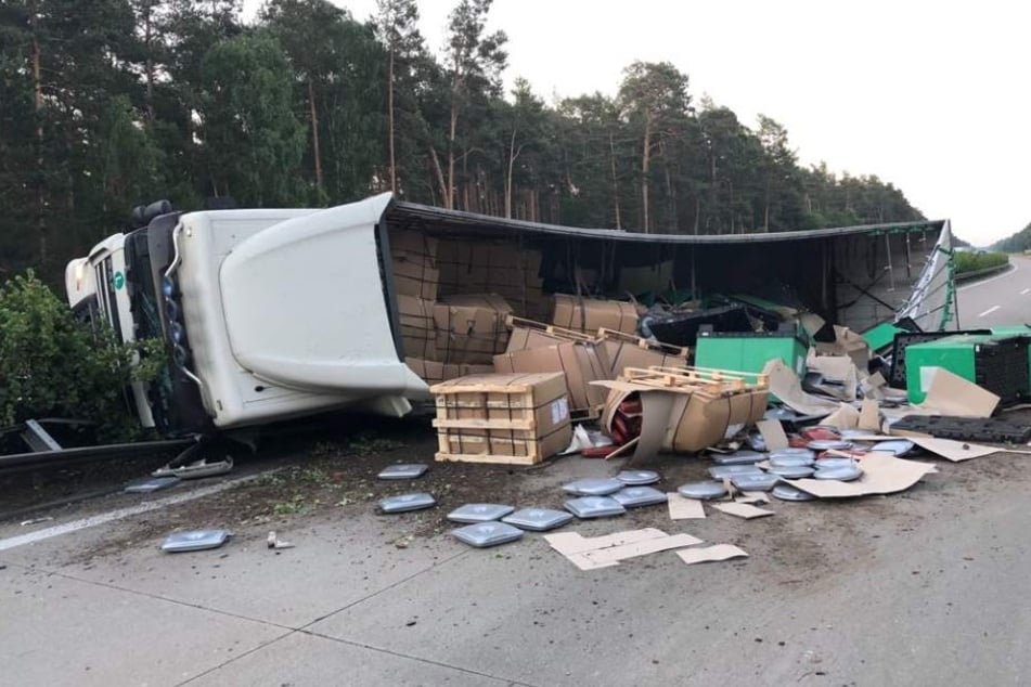 Unfall A13: Nach Horror-Unfall auf Autobahn: Busfahrer will im Stau wenden und rammt Polizei