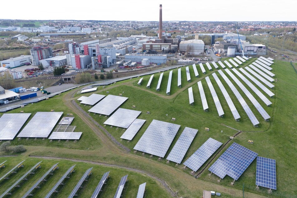 Für die Solarpläne in Mittelsachsen sollen Paneele von Meyer Burger verwendet werden. Das Freiberger Werk der Firma schließt.