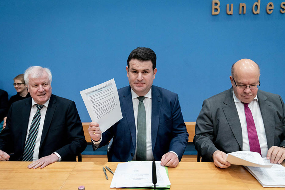 Innenminister Horst Seehofer (CDU), Arbeitsminister Hubertus Heil (SPD) und Wirtschaftsminister Peter Altmaier (CDU) stellen das neue Fachkräfteeinwanderungsgesetz vor.