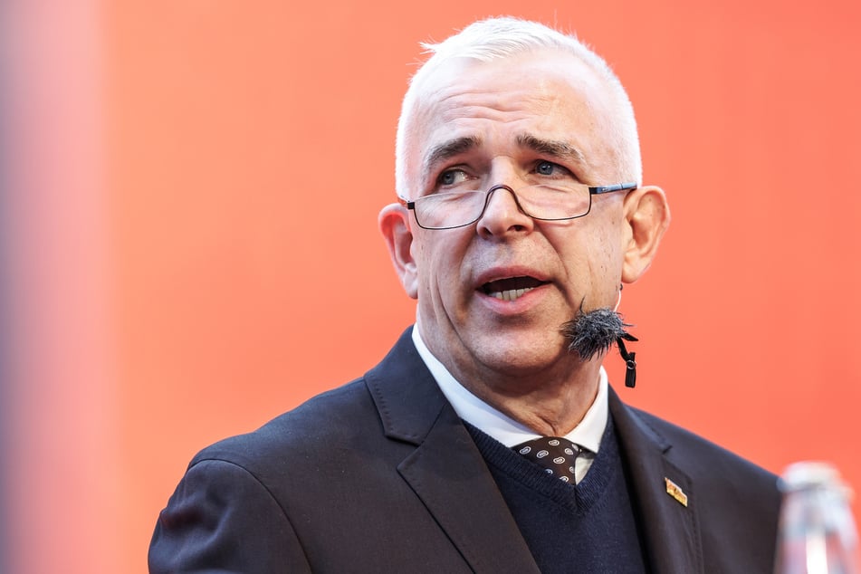 21 Jahre übte Dirk Zingler (60) seine Tätigkeit als Präsident bei Union Berlin als Ehrenamt aus.