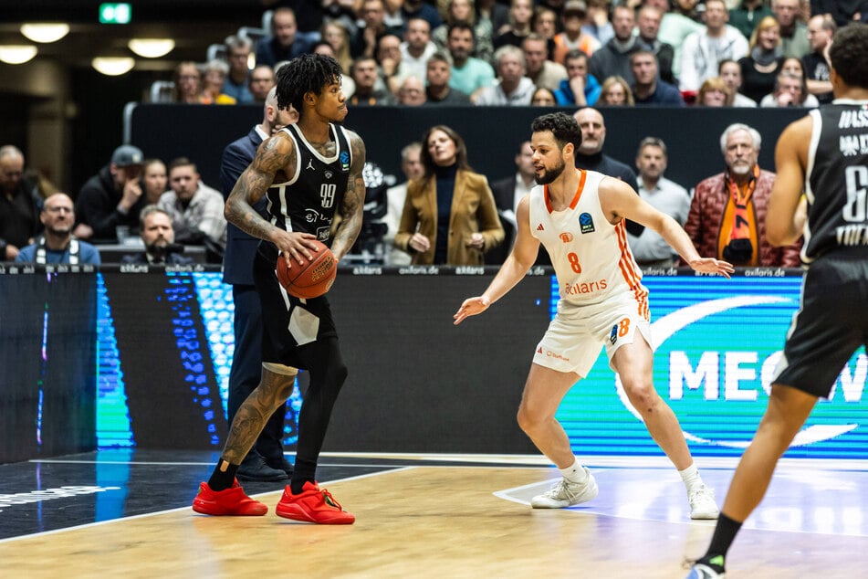 Zeigte sich besonders von der Dreier-Linie treffsicher: Jordan Schakel (27)