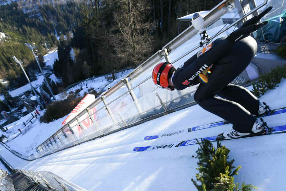 Stephan Leyhe im vergangenen Jahr beim Training in der Anlaufspur der Mühlenkopfschanze in Willingen.