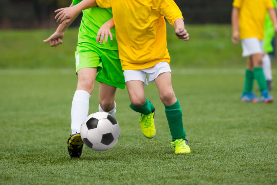 Ein Streit beim einem Jugend-Fußballspiel eskalierte. (Symbolbild)