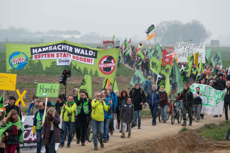 Demonstranten bei dem großen Sternmarsch am Samstag.