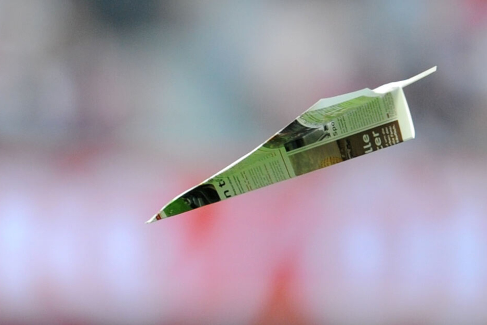 Am Freitag beginnt in Nürnberg ein Prozess wegen Papierfliegern. (Symbolbild)