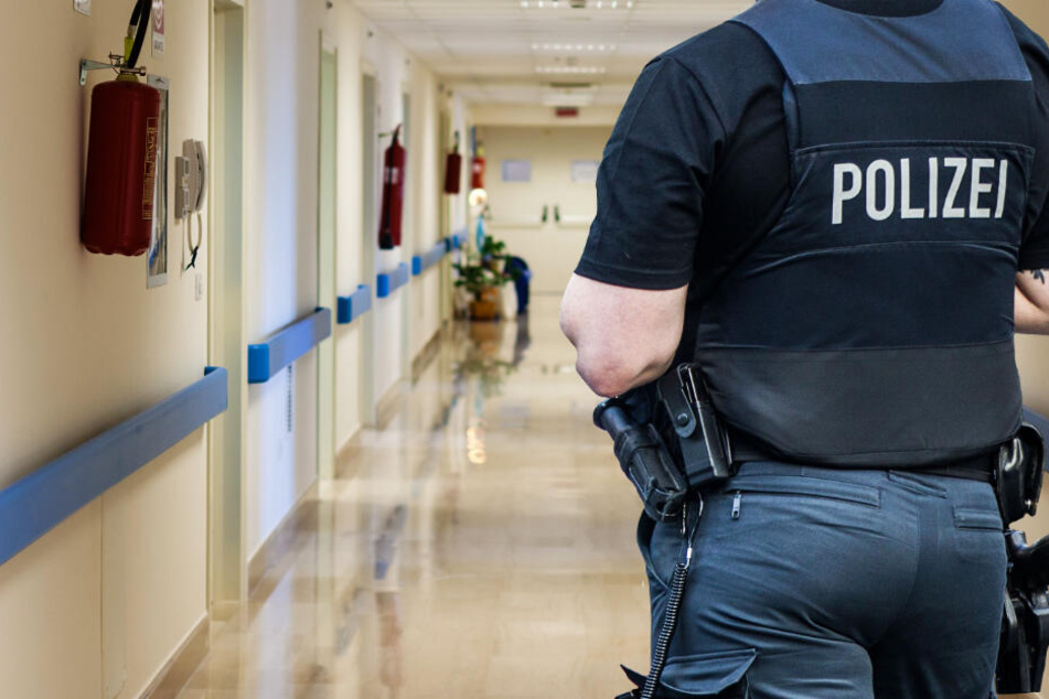 Der 58-Jährige erschien mit mehreren Verletzungen in einem Hanauer Krankenhaus (Symbolbild).