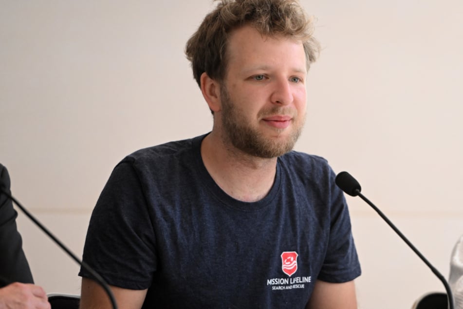 Nolte Bauer (27), Vorsitzender von "Mission Lifeline", befürchtet, dass Schutzsuchenden durch die Reform Grundrechte vorenthalten werden könnten.