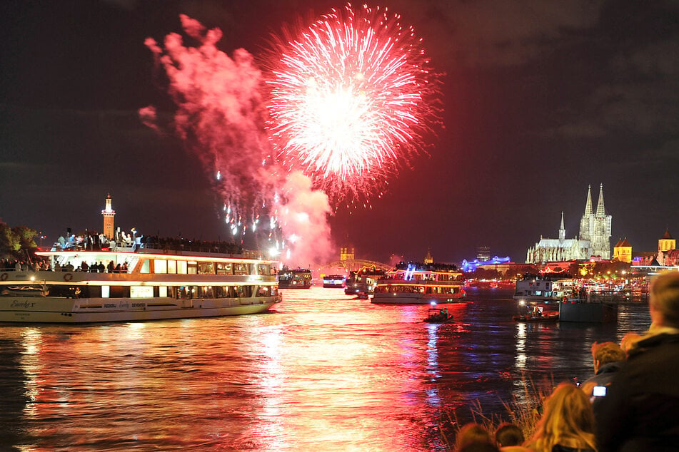 Das Feuerwerk über dem Rhein bildet auch in diesem Jahr wieder den Höhepunkt der Kölner Lichter. (Archivbild)