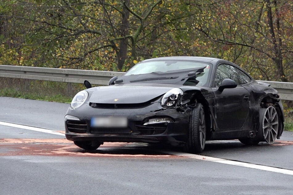 Porsche kollidiert auf Autobahn mit Audi: Zwei Schwerverletzte