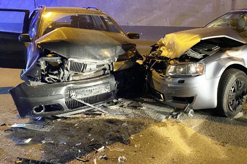 Frontal-Crash im Tunnel zwischen Skoda und Audi: Familie mit drei Kindern verletzt
