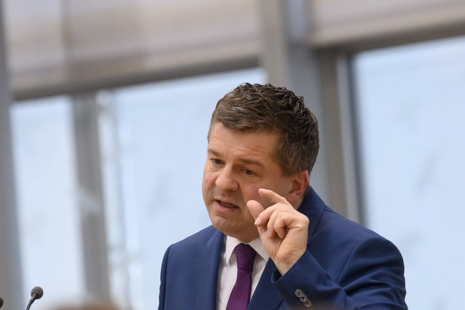 Ministerpräsident Sven Schulze (46, CDU) kritisiert die Pläne der AfD hart. (Archivbild)