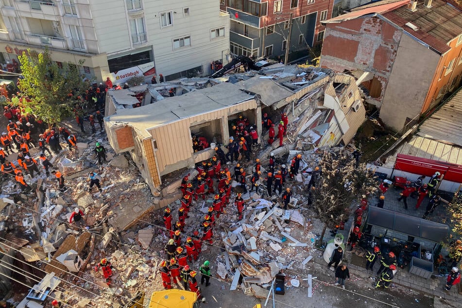 In der Türkei ist ein mehrstöckiges Wohnhaus eingestürzt.