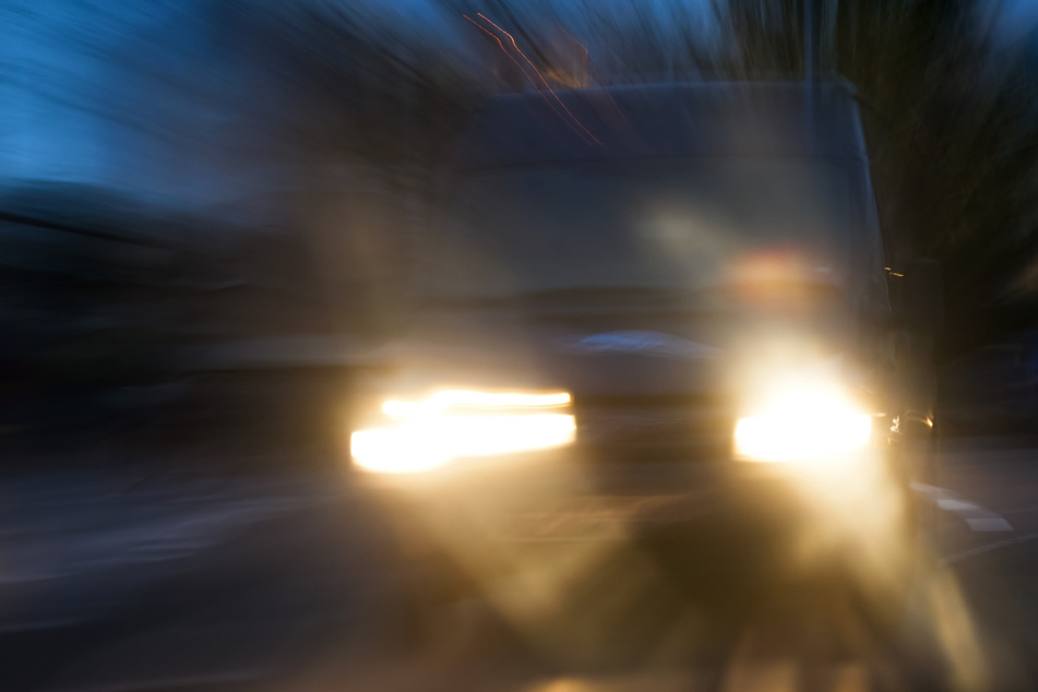Geisterfahrer auf Autobahn steht völlig neben sich: Ärzte stellen Corona fest!
