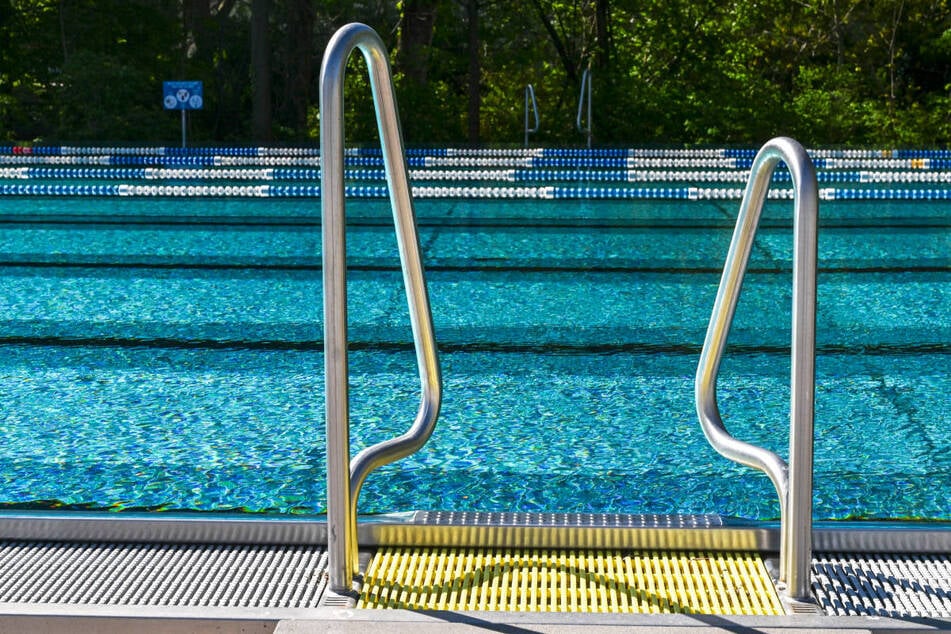 Berlin: Es ist frisch gechlort: Freibad-Saison startet bei traumhaftem Wetter