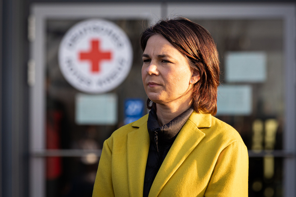 Außenministerin Annalena Baerbock (41, Grüne) beim Besuch einer Unterkunft für Geflüchtete aus der Ukraine auf dem Messegelände in Hannover.