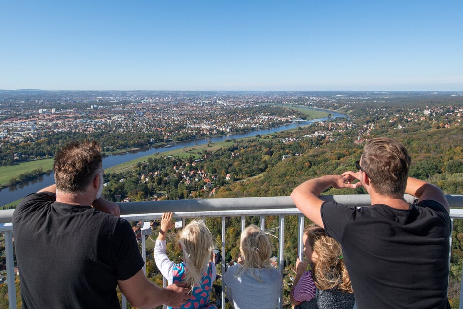 2019 durften einige wenige Dresdner zum Turm-Geburtstag auf den Fernsehturm, in vier Jahren könnte Wiedereröffnung sein.