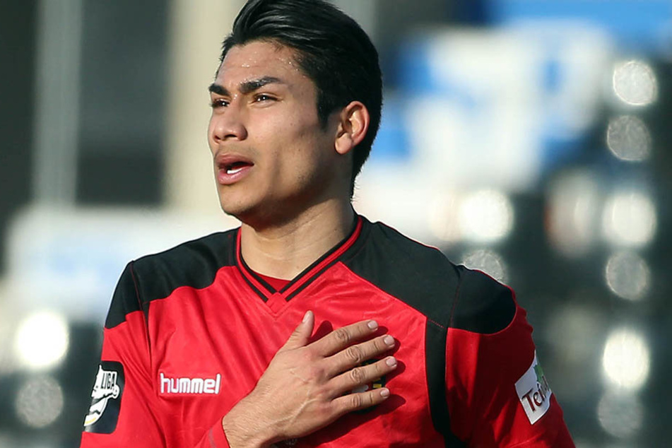 Torjubel zum 1:1 durch Mario Rodriguez. Er wechselte erst im Winter von Chemnitz nach Großaspach.