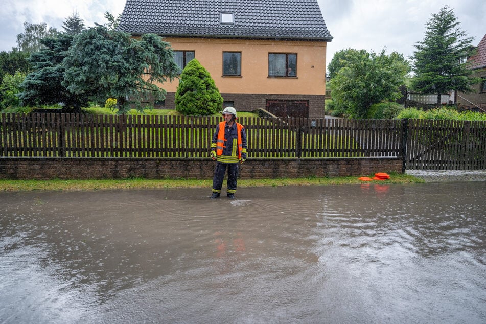 Durch das Unwetter wurden Straßen teilweise überschwemmt.