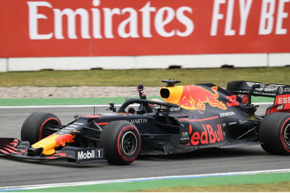Max Verstappen aus den Niederlanden vom Team Aston Martin Red Bull Racing bejubelt seinen Sieg.