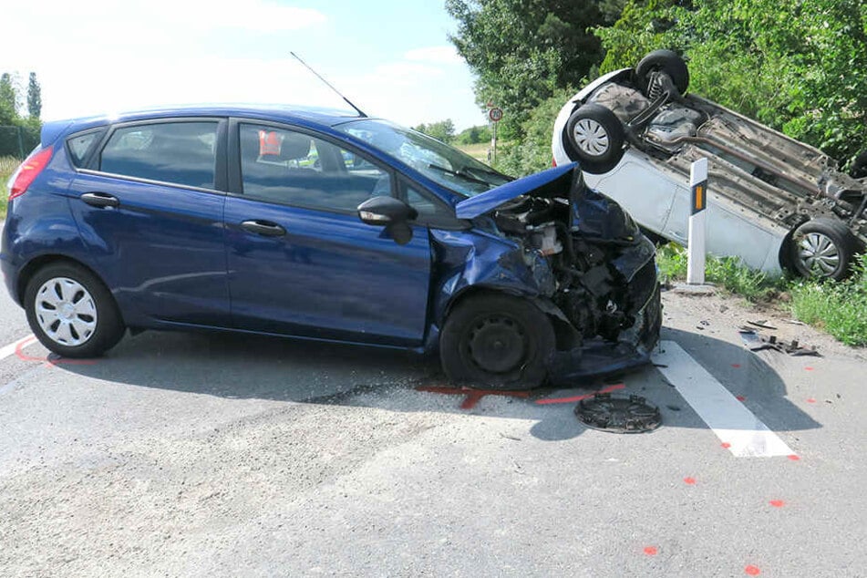 Bei dem schweren Unfall wurden mehrere Personen verletzt.