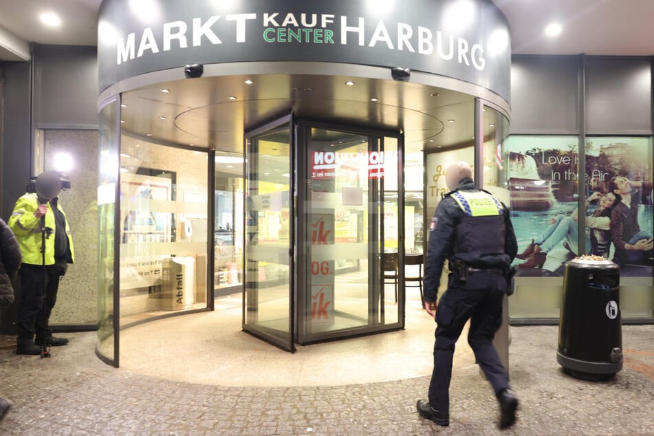 Am Freitagabend versuchte ein Mann Schmuck aus einem Juwelier zu stehlen.