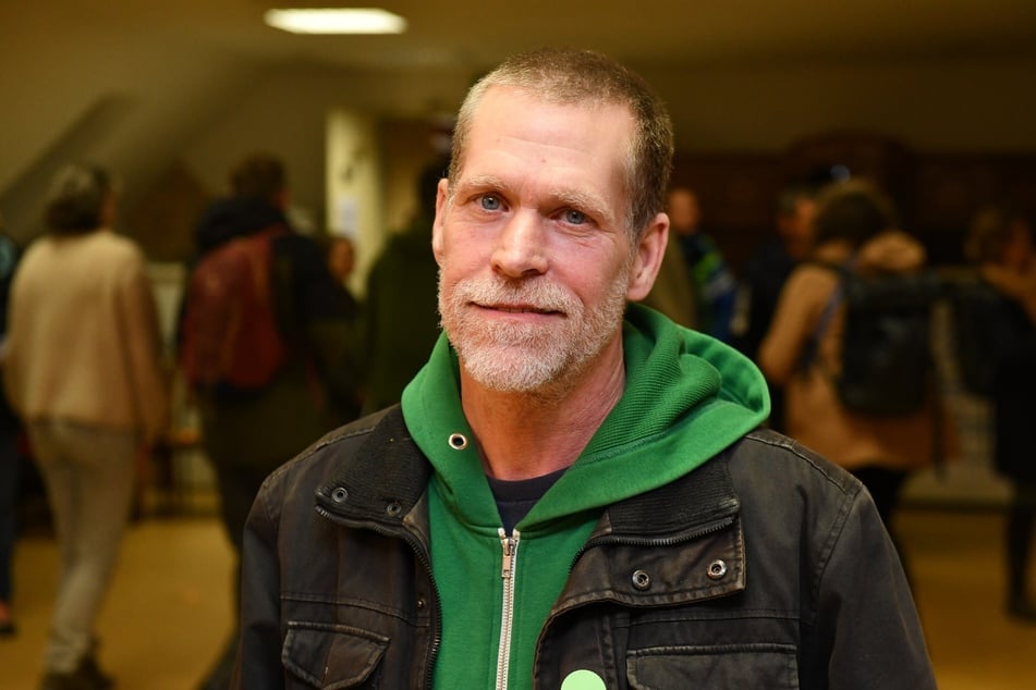 Imker Malte Eismann (50) fürchtet um seine Bienen.