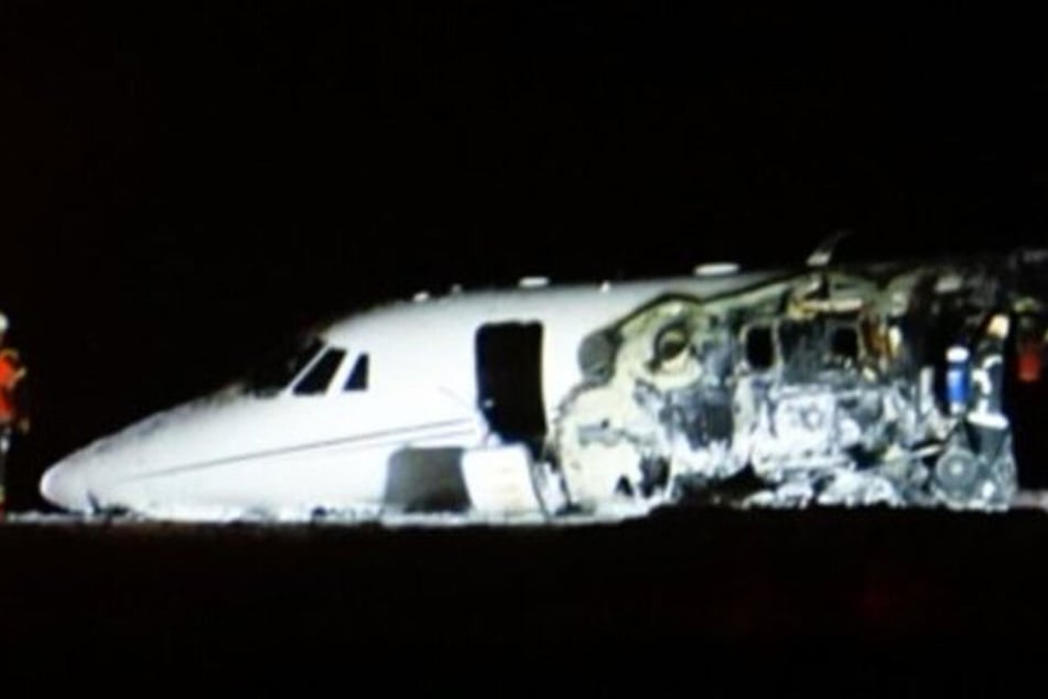 Twitterbilder zeigen das zerstörte Flugzeug.