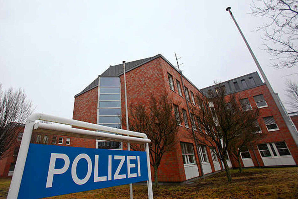 Kornelia Helmrich ist schon mehrfach vorbestraft und saß einige Male im Gefängnis. Bei der Polizei Bielefeld liegen mehrere Anzeigen gegen sie vor.